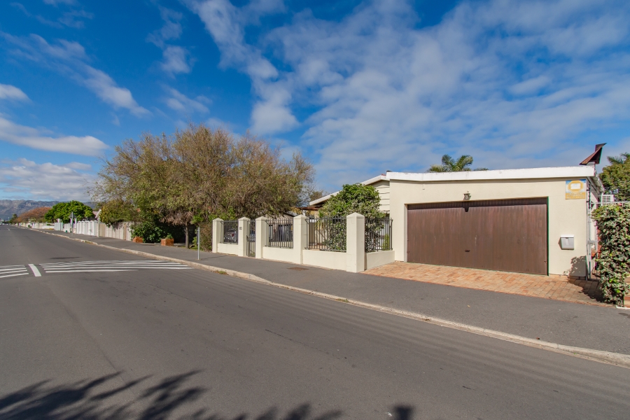 3 Bedroom Property for Sale in Strand North Western Cape